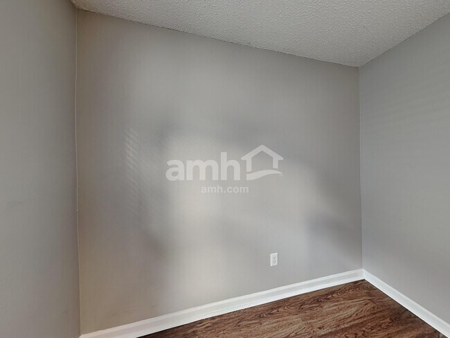 Building Photo - 17317 Pine Wood Ln