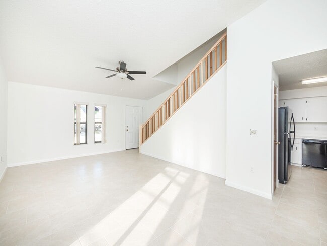 Building Photo - South Lakeland Duplex!