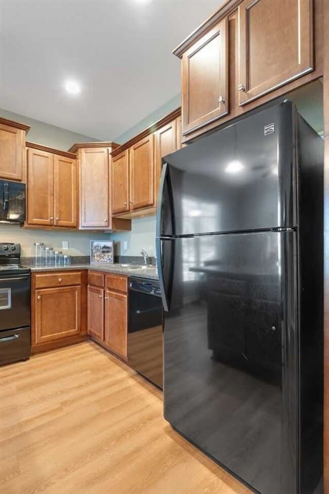 Building Photo - Recently built 3/3!