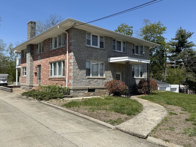 Primary Photo - 61 Arch St