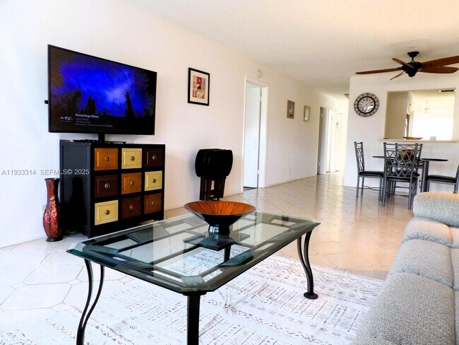 Building Photo - 13283 Pineapple Palm Ct