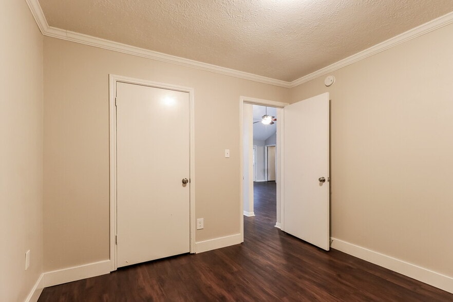 Building Photo - 5411 Roserock Ln