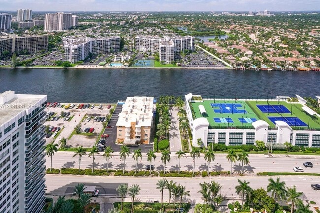 Building Photo - 2711 S Ocean Dr
