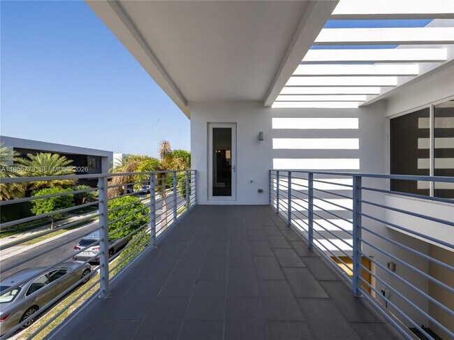 Building Photo - 7451 NW 103rd Ct