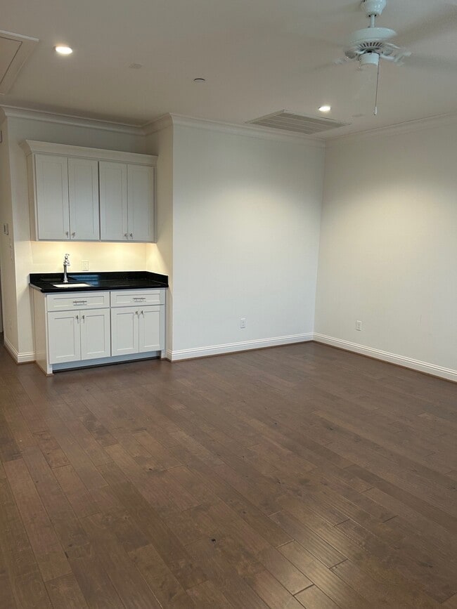 Building Photo - 2548 N Bay Pl