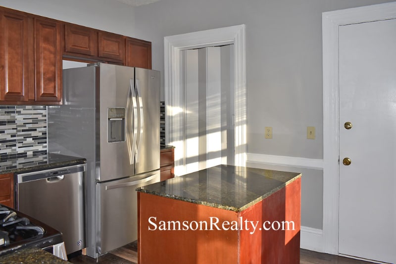 Building Photo - 136 Irving Ave