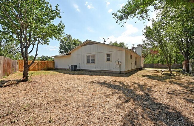 Building Photo - 7605 Bender Dr