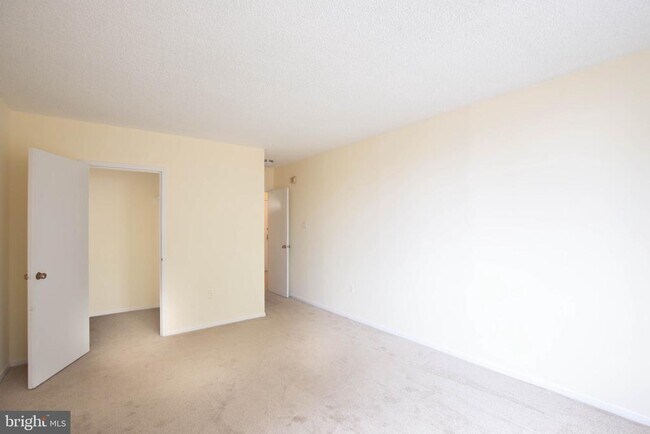 Building Photo - 3705 S George Mason Dr