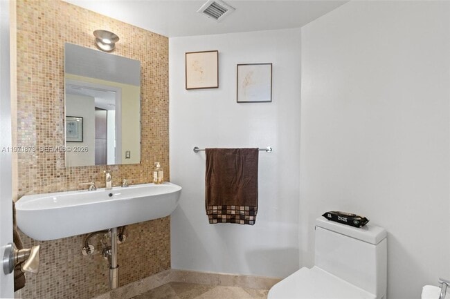 Building Photo - 1000 W Island Blvd