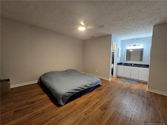 Building Photo - 944 Flintwood Rd