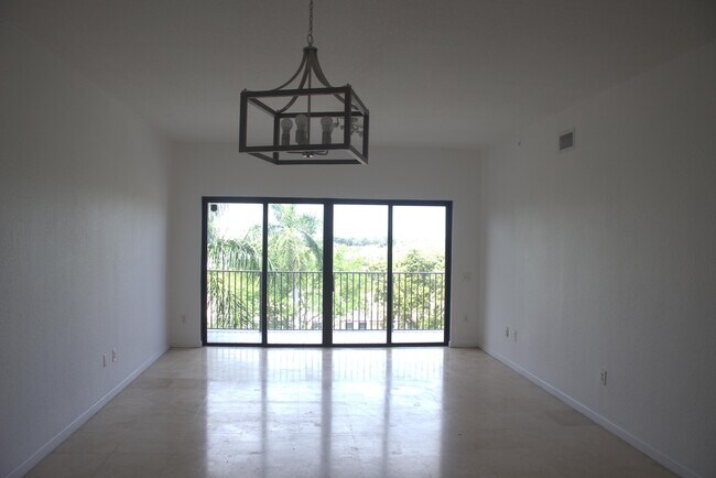 Building Photo - 1610 Presidential Way