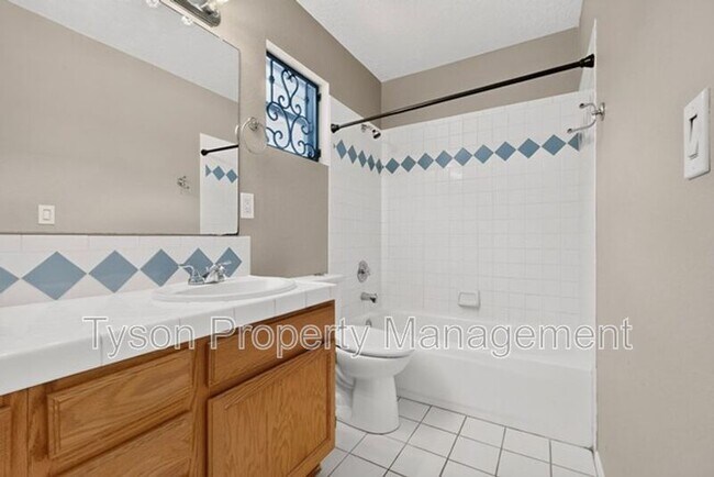Building Photo - 1409 Stoneway Dr NW