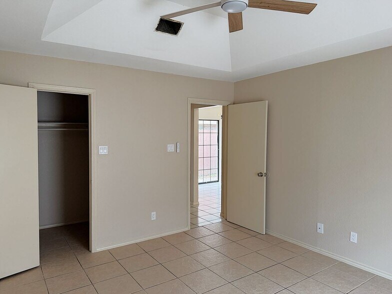 Building Photo - 716 Mynah Ave