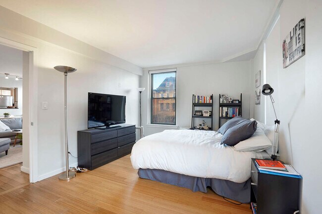Building Photo - 1661-1663 Washington St. Unit 201