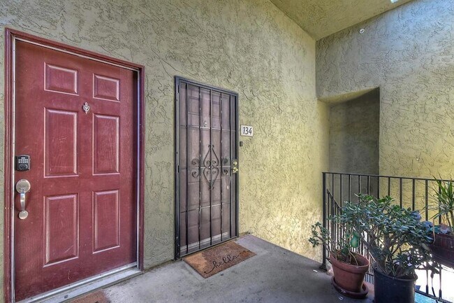 Building Photo - 615 Fredricks Ave