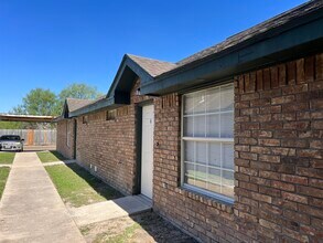 Building Photo - 2617 Fort Brown Ave