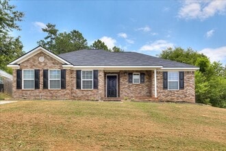 Building Photo - Updated and Spacious