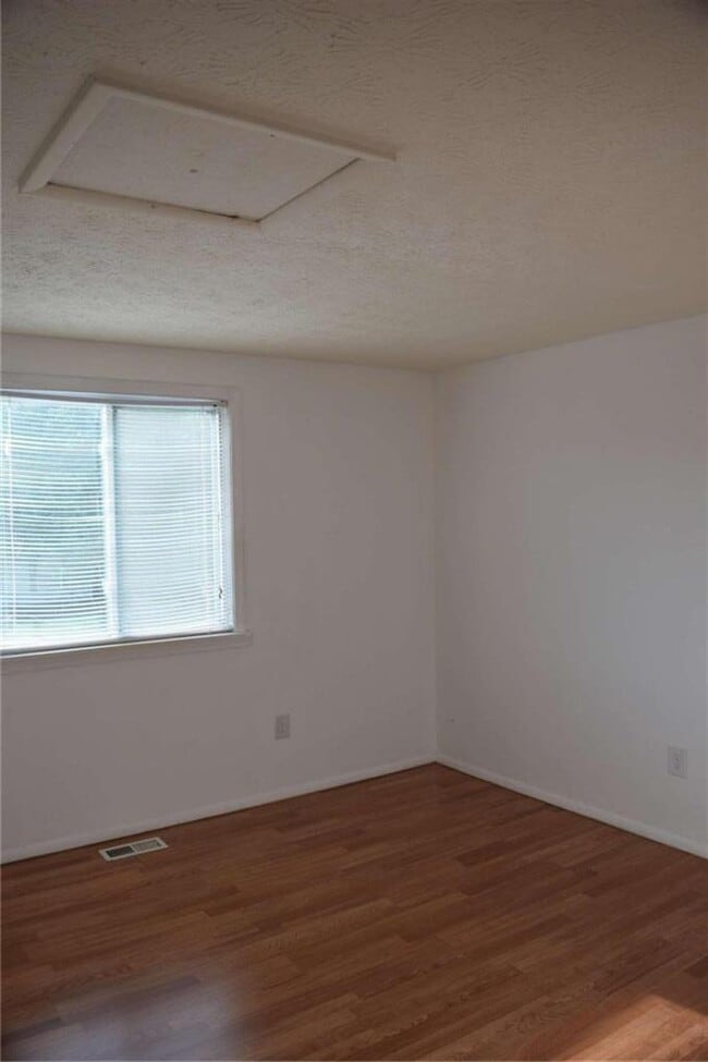 Building Photo - 2805 Pine Meadow Dr