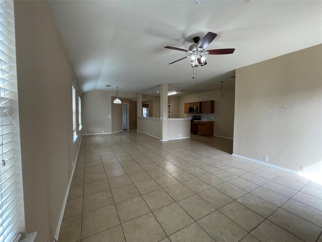 Building Photo - 14805 Lantern Dr