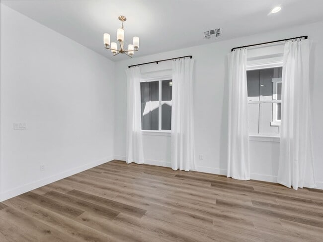 Building Photo - Gorgeous Flagstaff Property