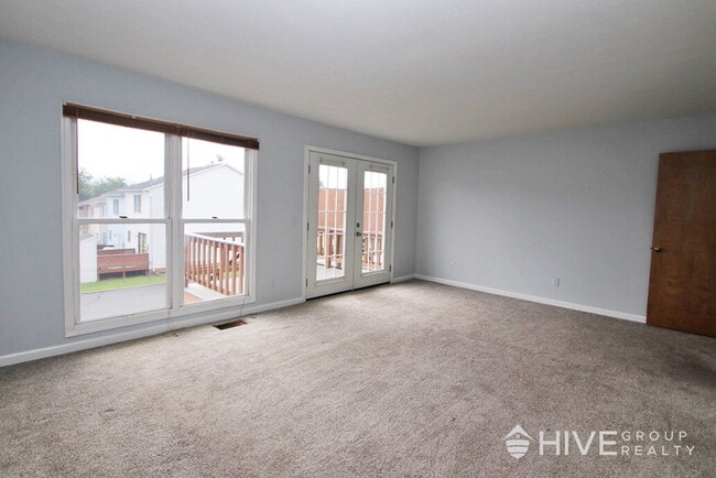 Building Photo - 3-Bedroom, 2.5-Bath Townhouse with Finishe...