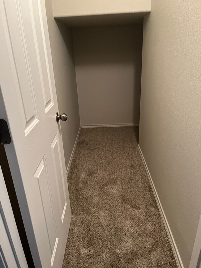 Building Photo - 2664 E Bridgecreek Dr