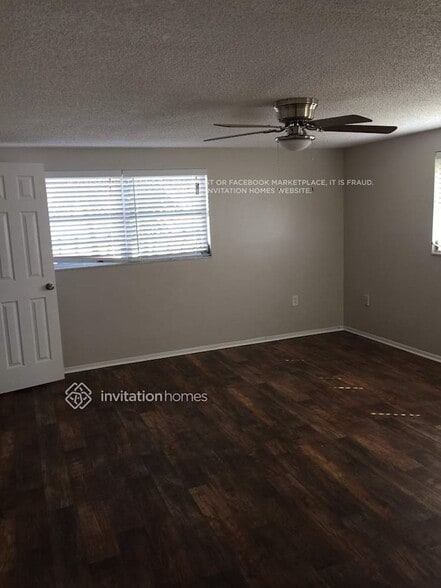 Building Photo - 9401 Glen Moor Ln