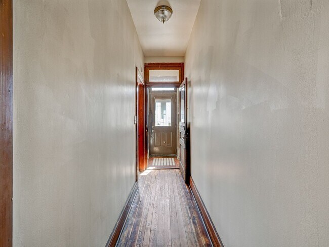 Building Photo - Large Four Bedroom In York!