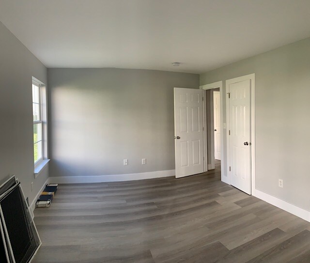 Building Photo - 85 Tulip Ln