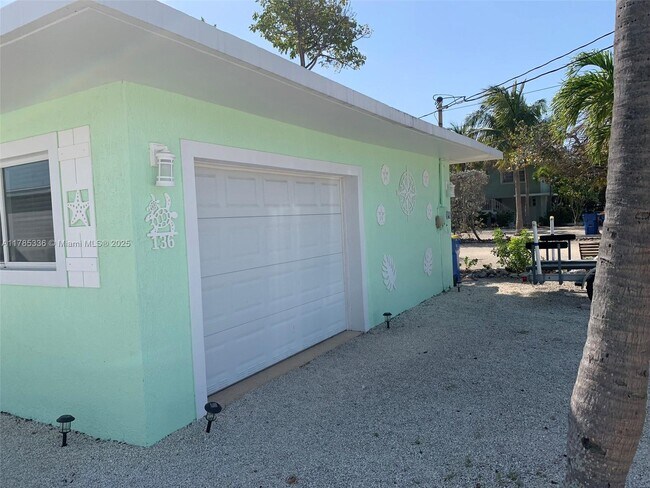 Building Photo - 136 Gardenia St