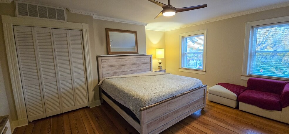 Building Photo - 209 W Clay St