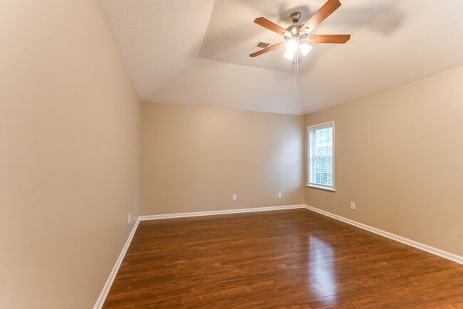 Building Photo - 5819 Waverly Dr