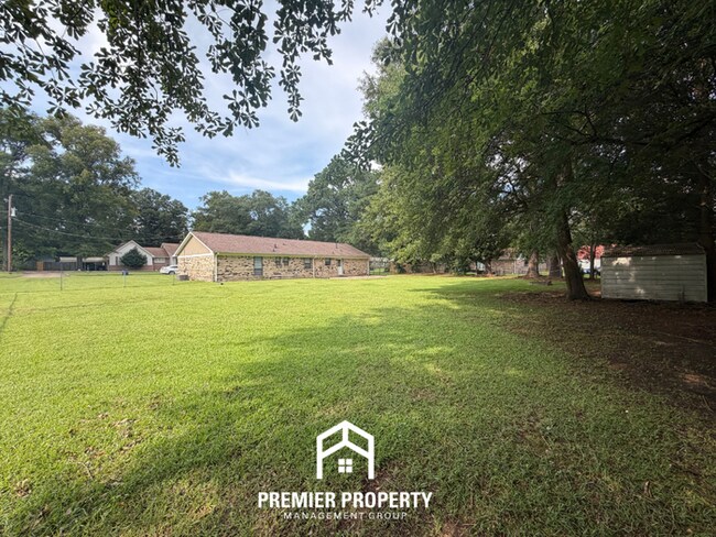 Building Photo - Charming 3BR/2BA Northport Home with Hardwood Floors & Brick Fireplace!