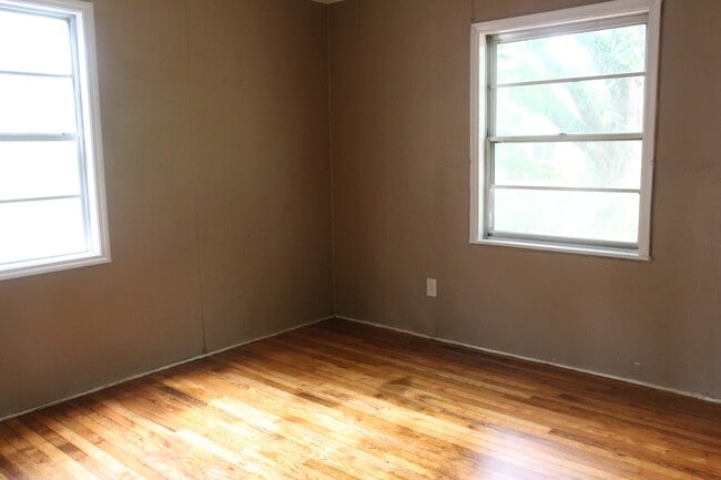 Building Photo - 1413 W Highland Ave
