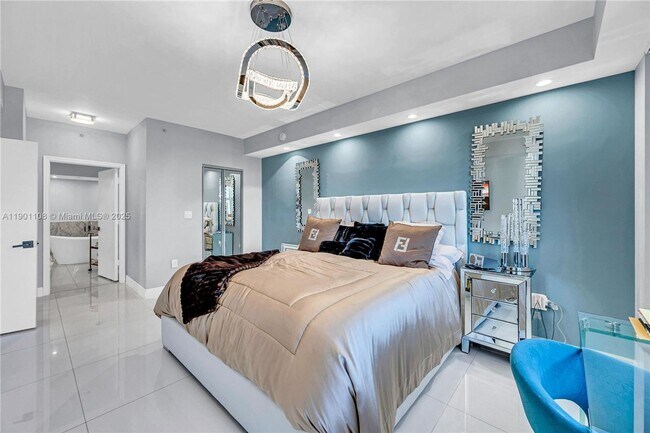 Building Photo - 19900 E Country Club Dr