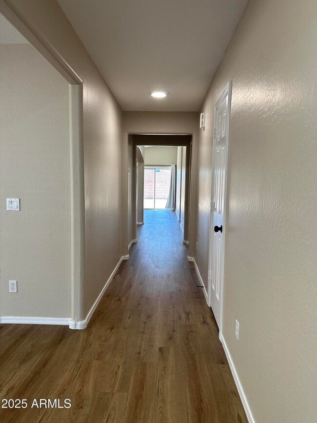 Building Photo - 25211 W Lamont Ave