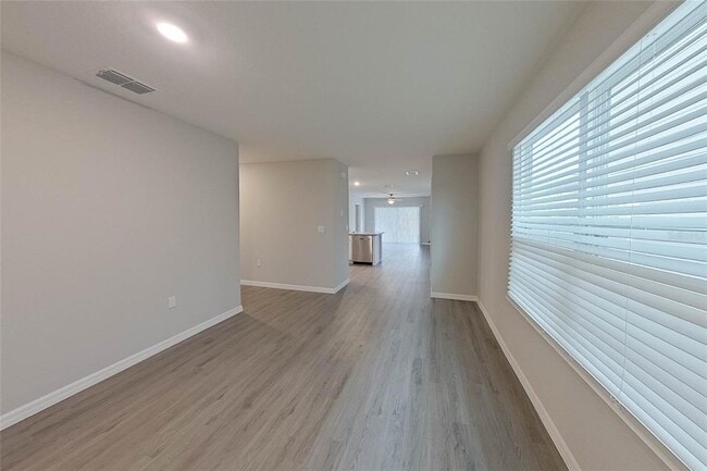 Building Photo - 8710 SW 44th Ct