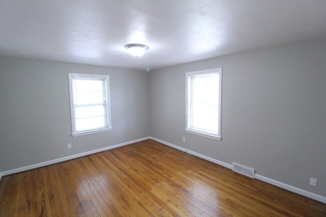 Building Photo - 2 Bedroom 1 Bath Duplex In The Waldo Area