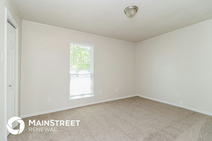 Building Photo - 4710 Green Hollow Dr