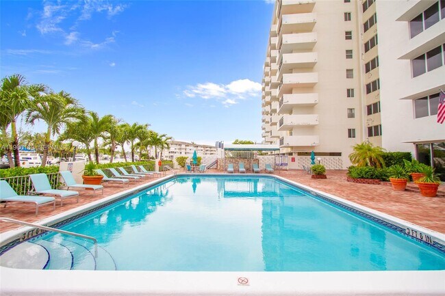 Building Photo - 401 Golden Isles Dr