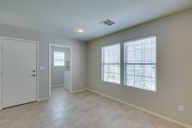 Building Photo - 2 bedroom + Den- Upgraded Flooring ready for immediate move in