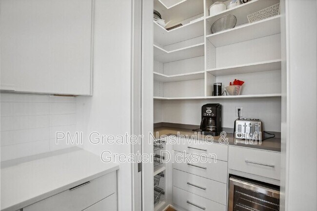 Building Photo - 520 Southgate Ave