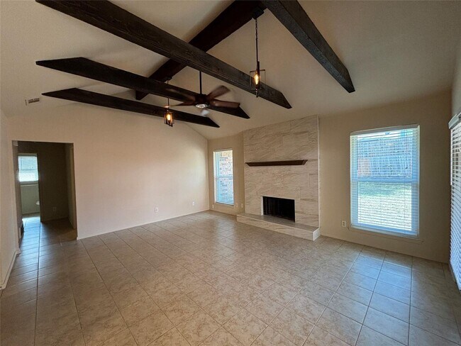 Building Photo - Beautifully updated 3-bedroom 2-bath home