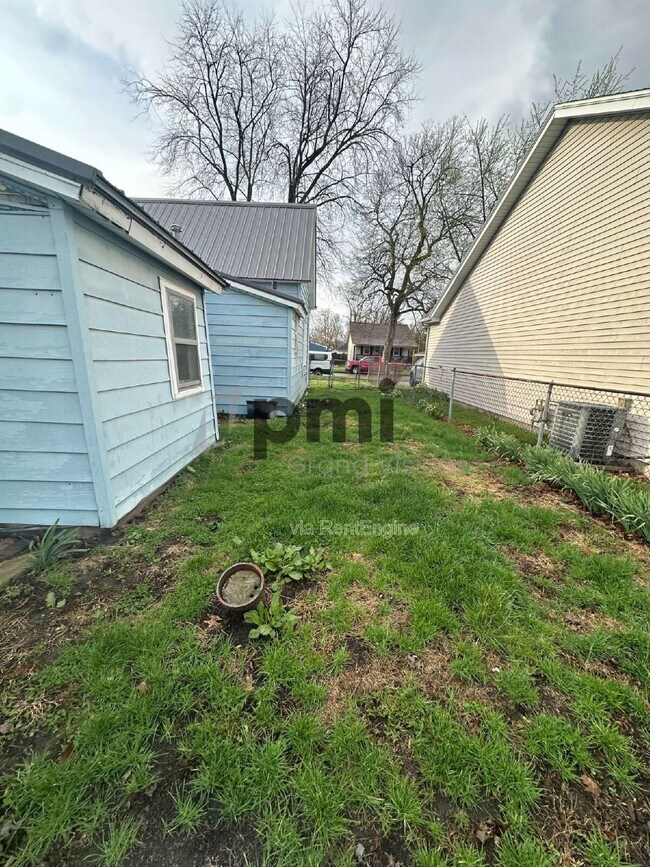 Building Photo - 2808 Champaign Ave