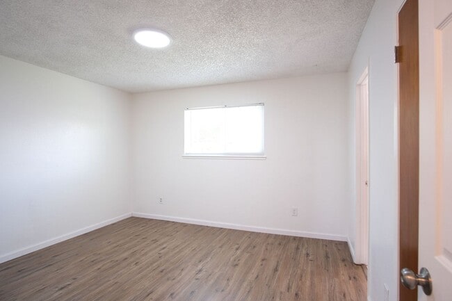Building Photo - Cozy 3-Bedroom, 2-Bath Home