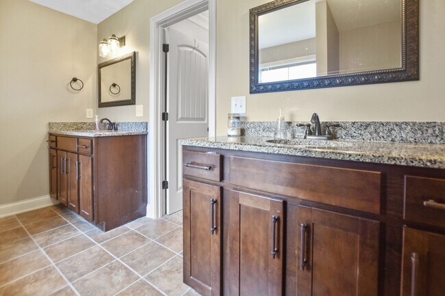 Building Photo - Pet Friendly Four Bedroom with Basement in...