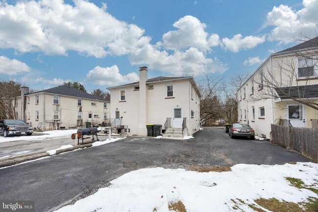 Building Photo - 547 Northbrook Rd