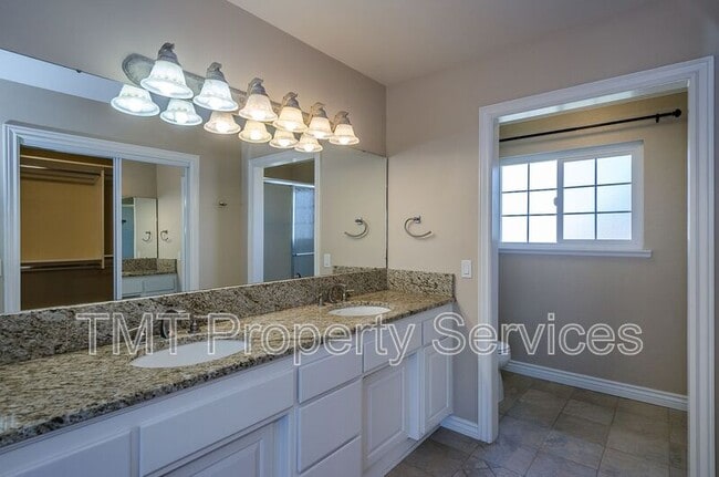 Building Photo - 485 Meadowbrook Dr