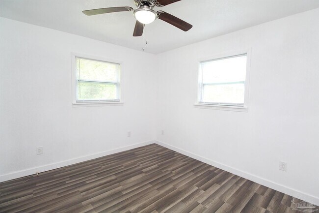 Building Photo - 6037 Syrcle Ave