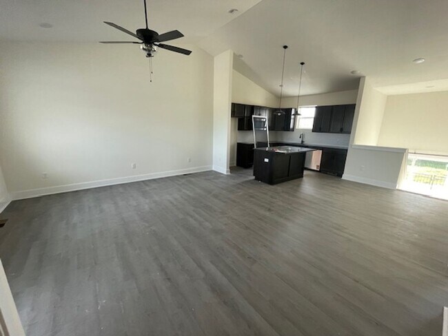 Building Photo - 5103/05 S Chase Ave